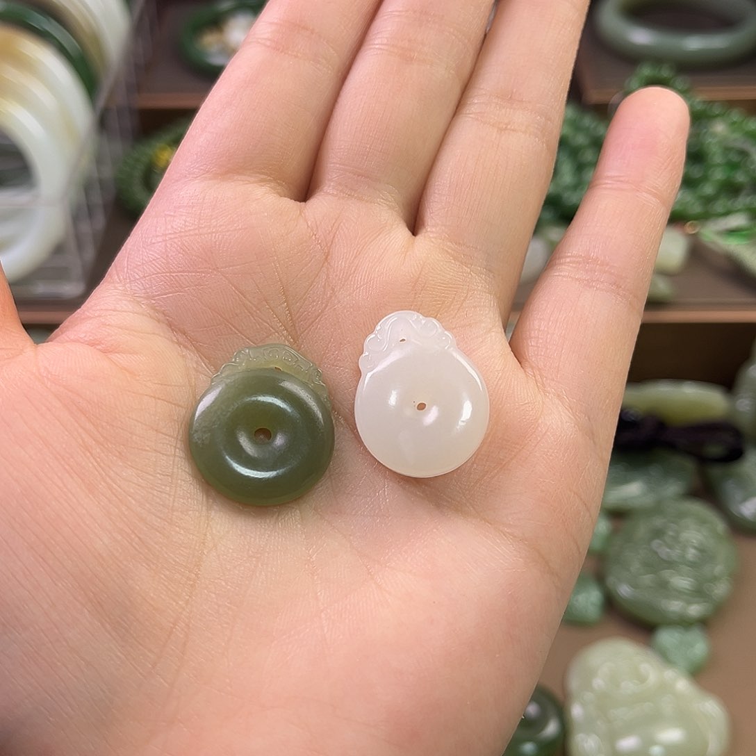 和田玉吊坠(赠链)未镶嵌汐**妈