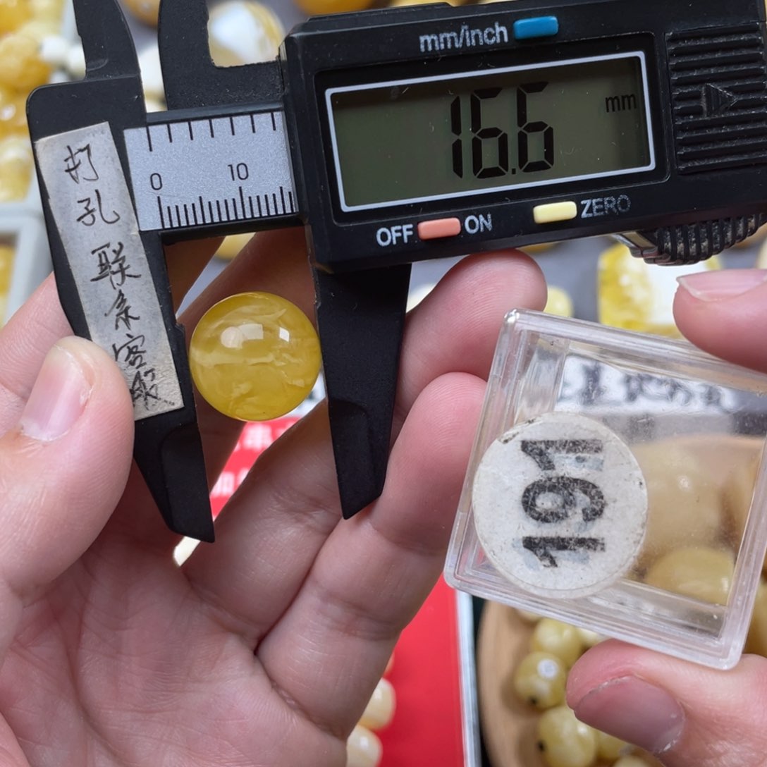 蜜蜡珠宝奇石未镶嵌