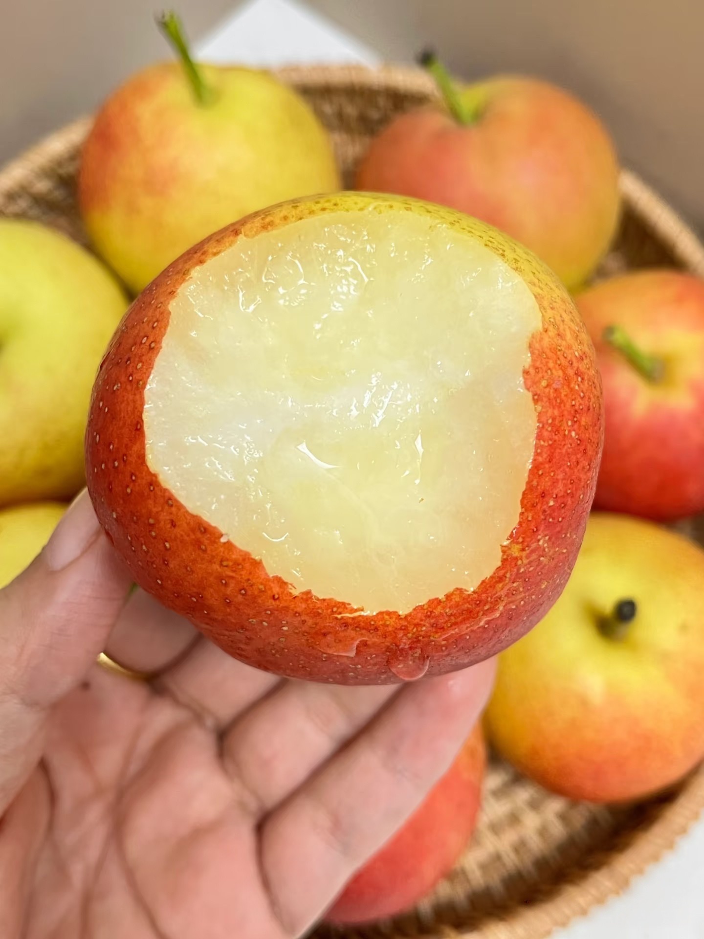 云南大理高山冬季红雪梨，酥脆多汁，新鲜现摘（坏果包赔）