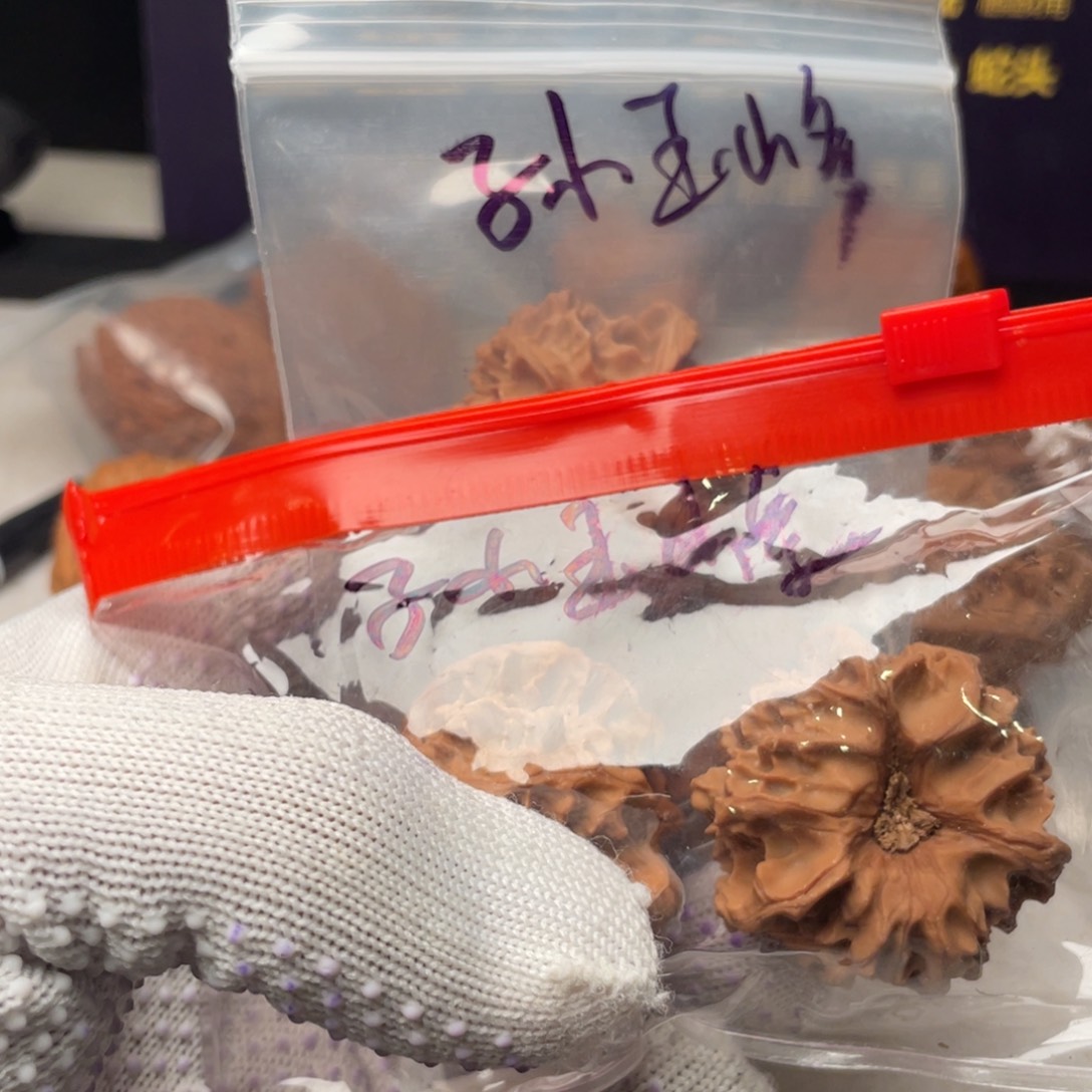 孙***南吊坠文玩核桃2对三棱