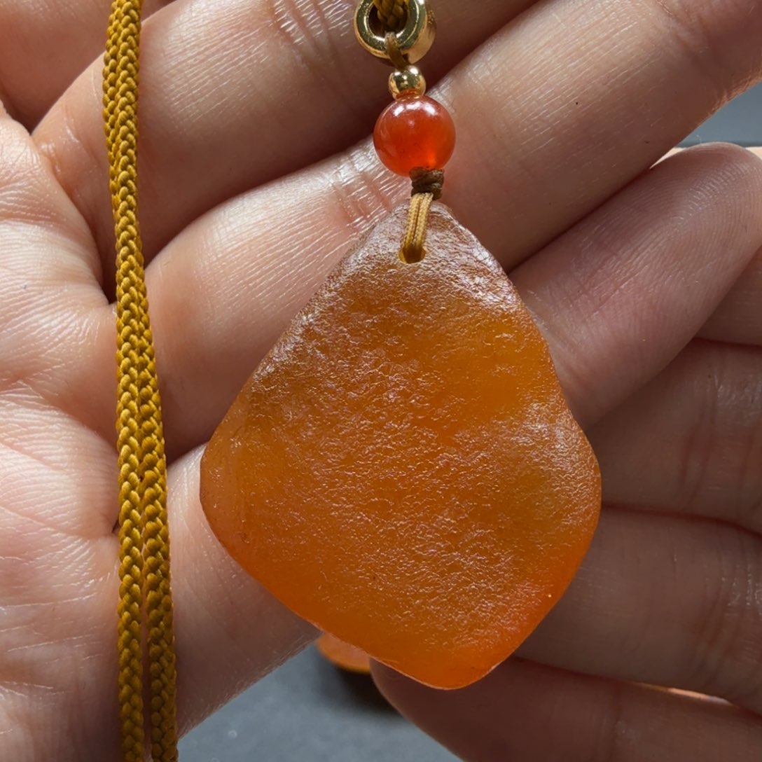 琥珀吊坠(赠链)未镶嵌