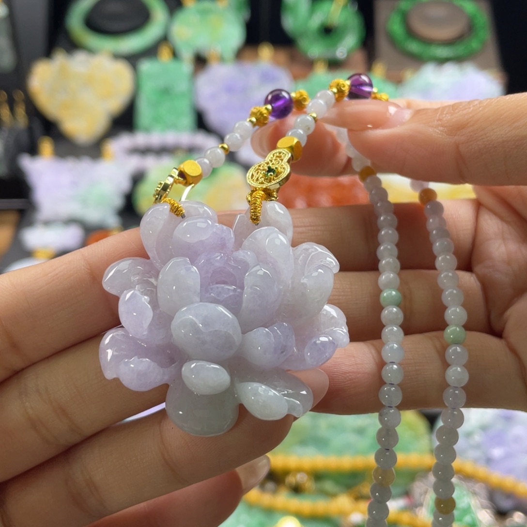 翡翠未镶嵌颈饰待编织