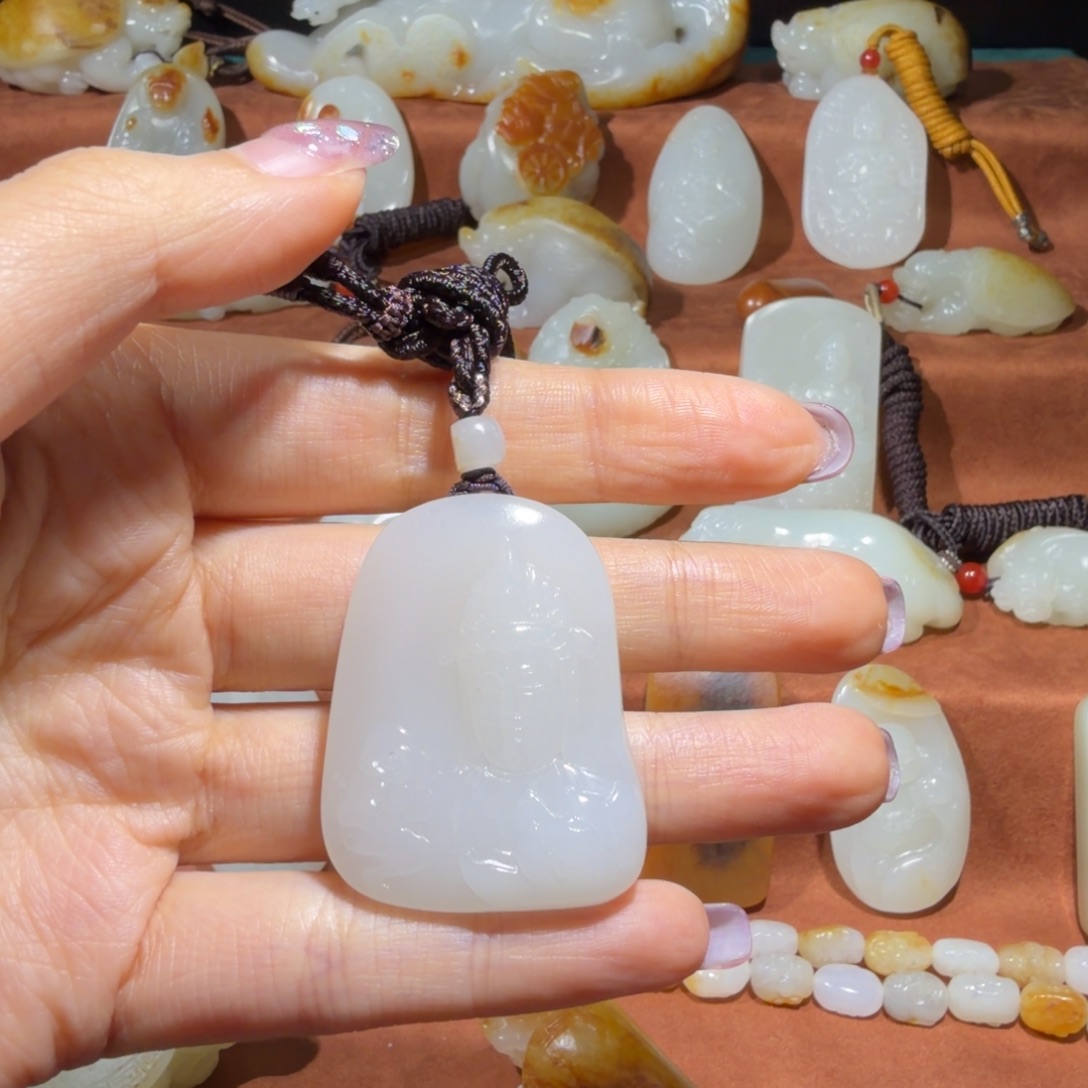 福***季和田玉未镶嵌颈饰