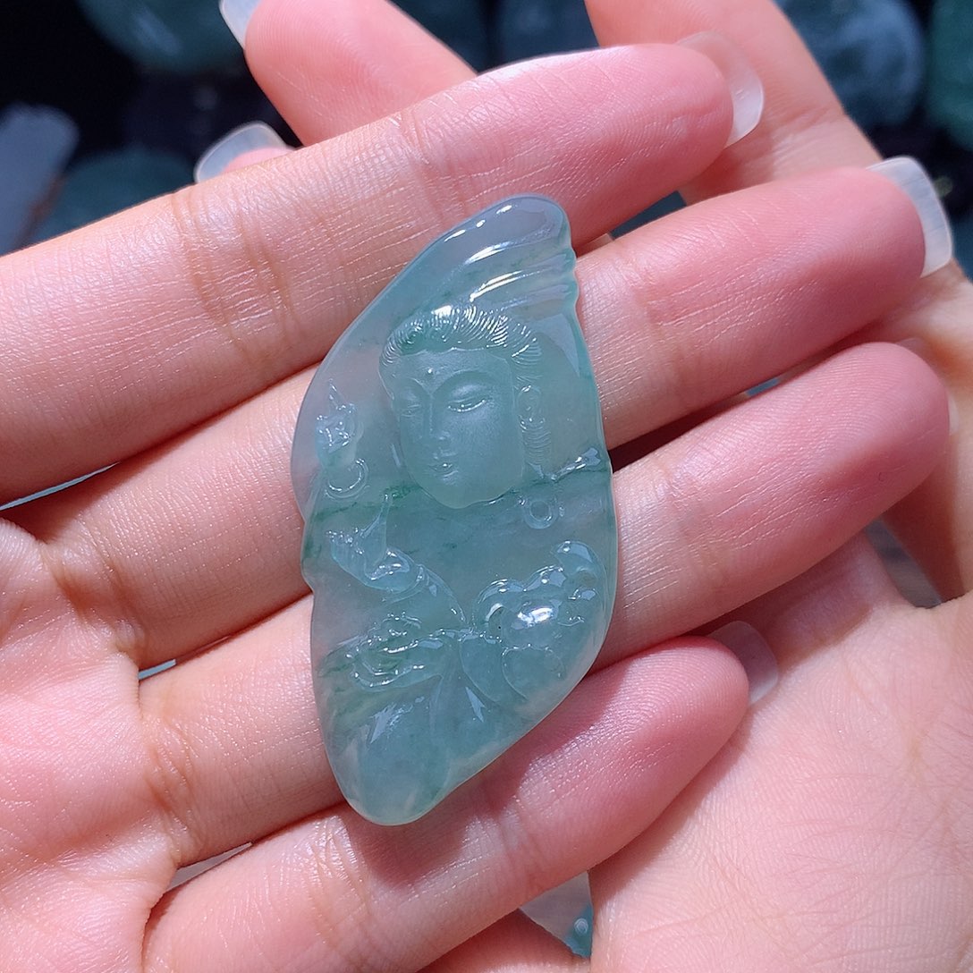 颈饰未镶嵌翡翠天**淡翡翠
