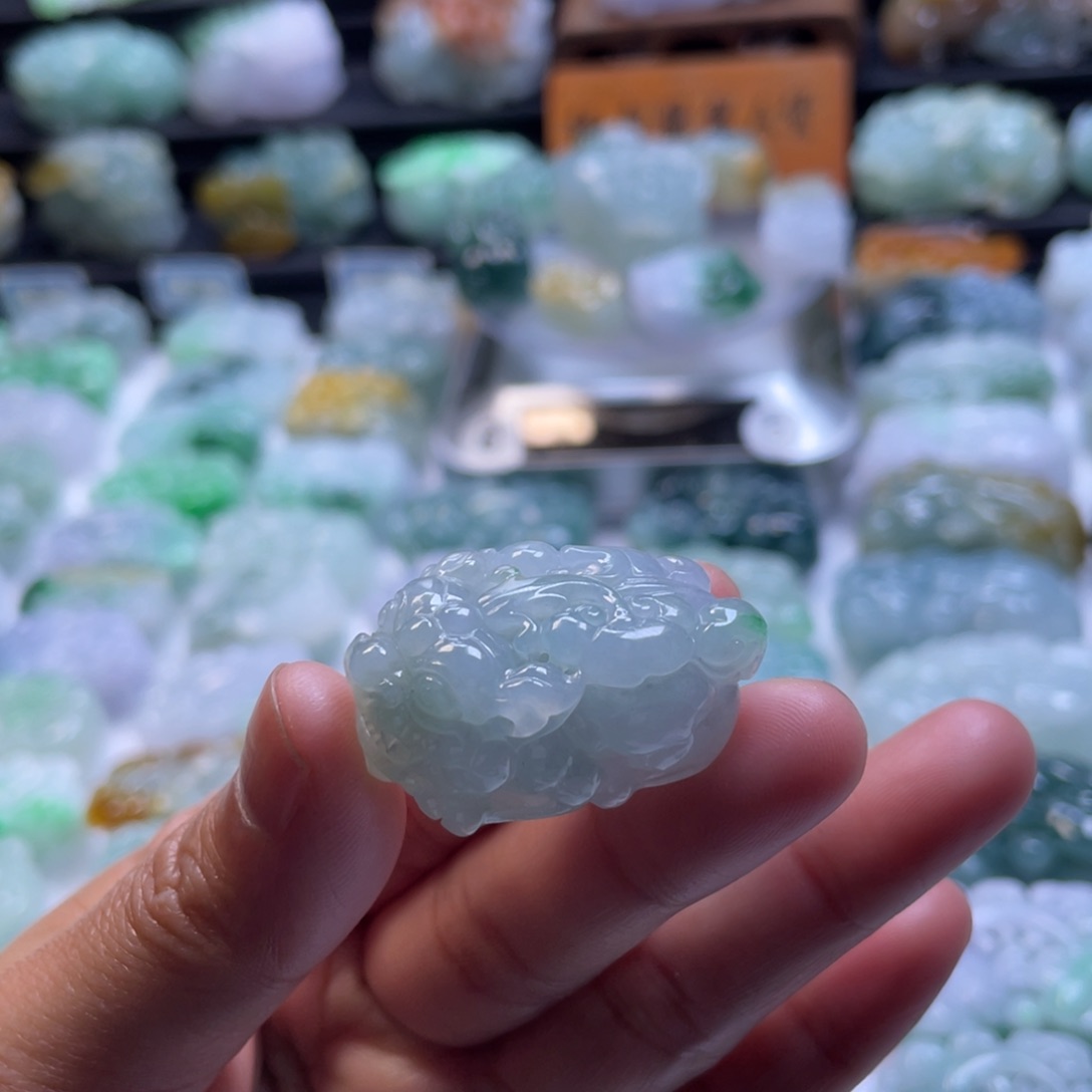 翡翠颈饰未镶嵌貔貅