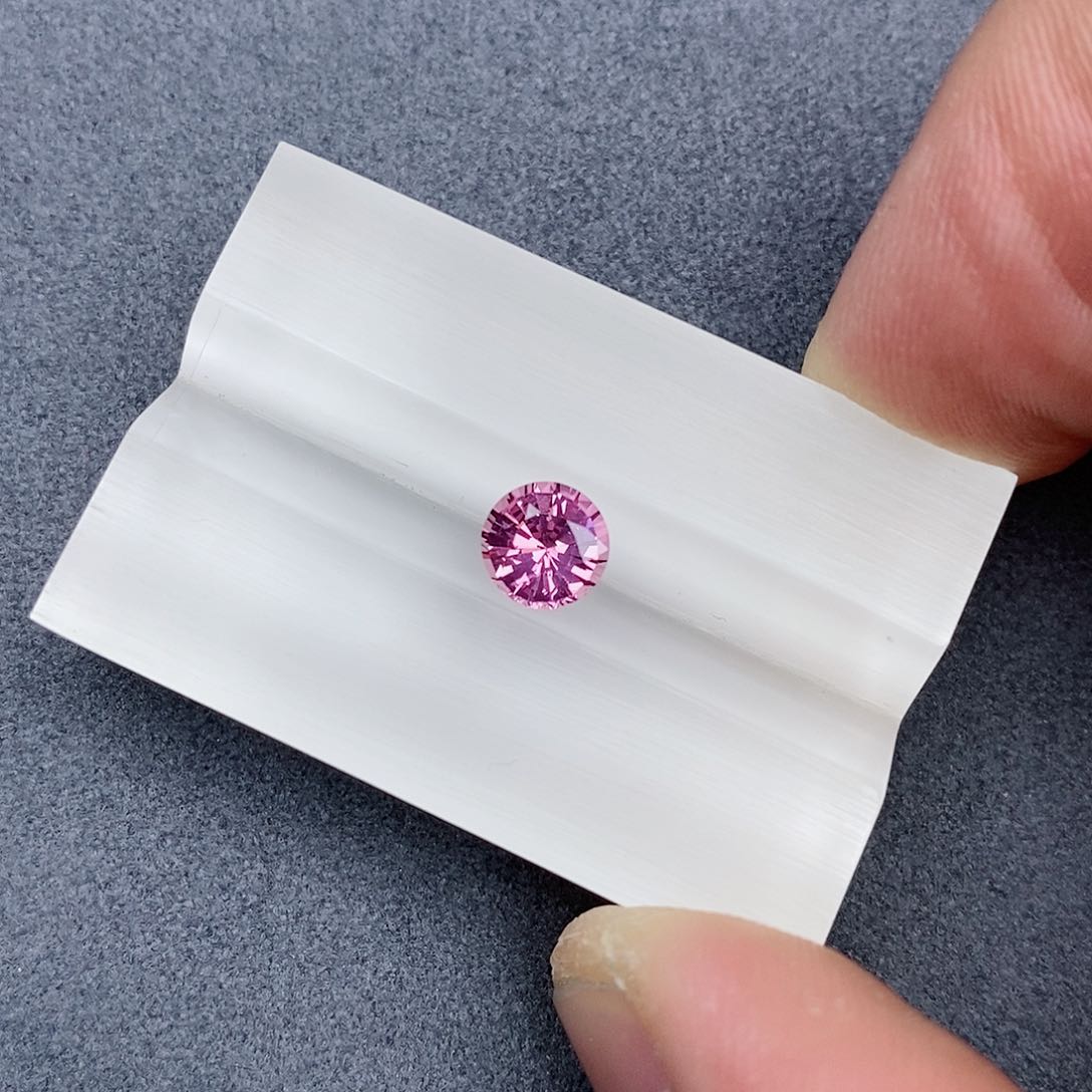 尖晶石裸石未镶嵌1.03ct马亨盖