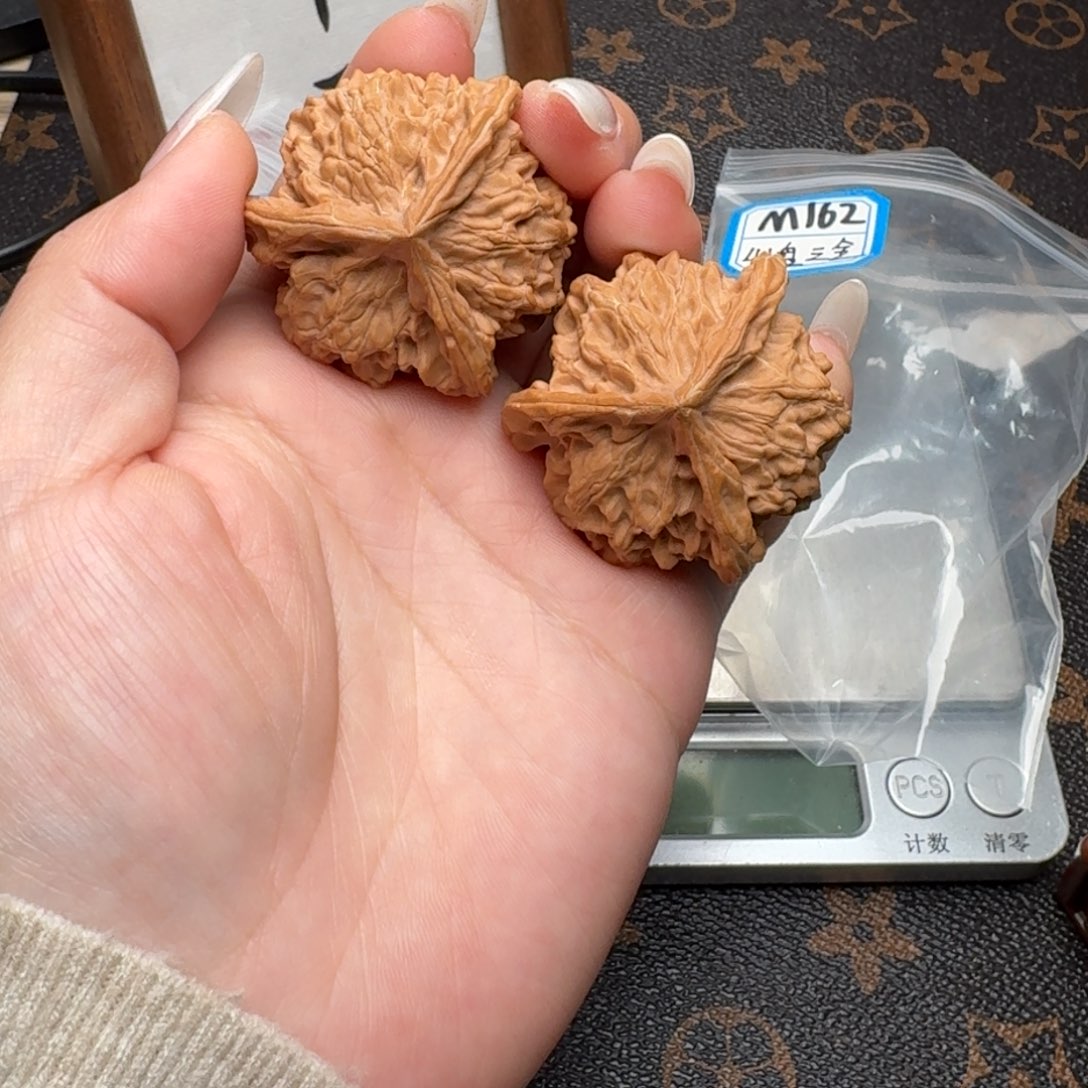 把件文玩核桃41三棱M162