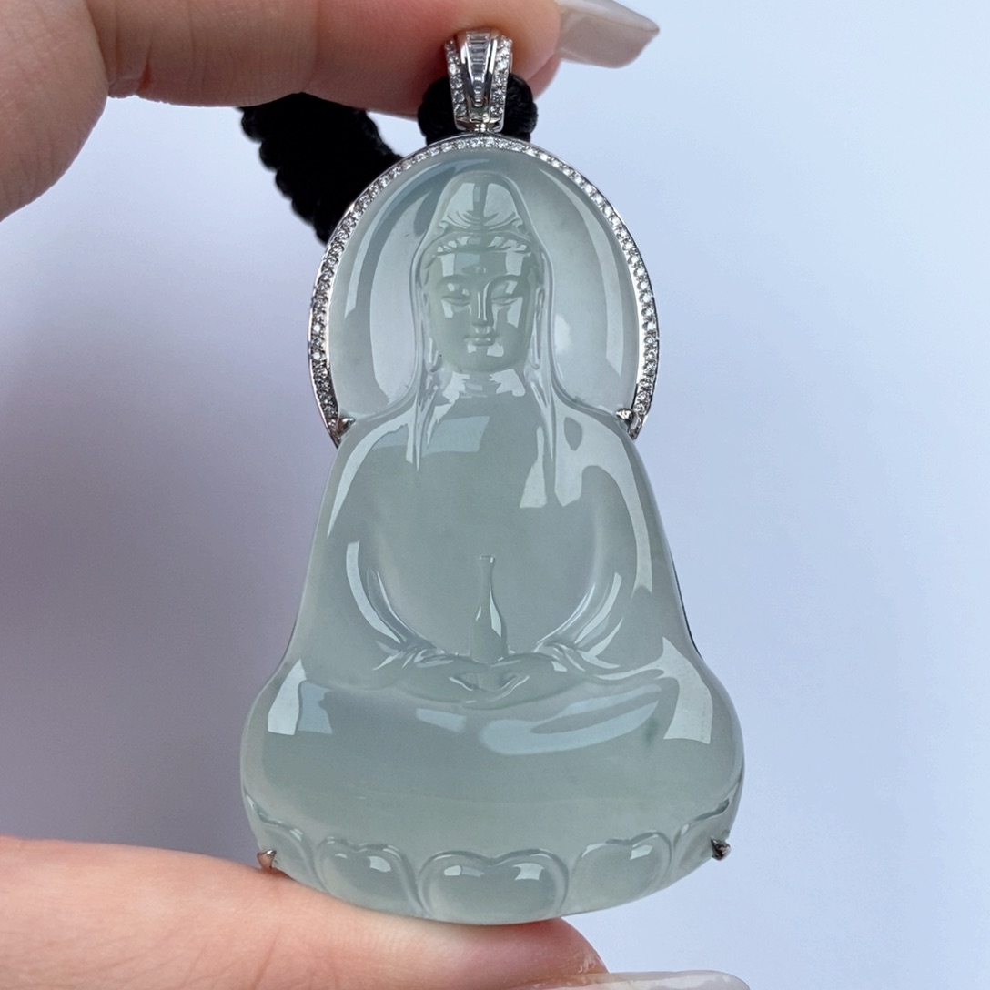 翡翠颈饰未镶嵌素衣