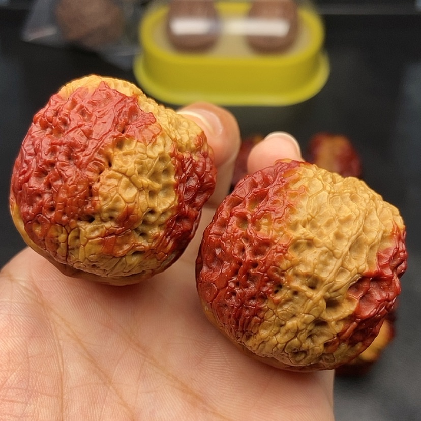 【闪购商品】把件文玩核桃44尺牡丹绣球61.5克