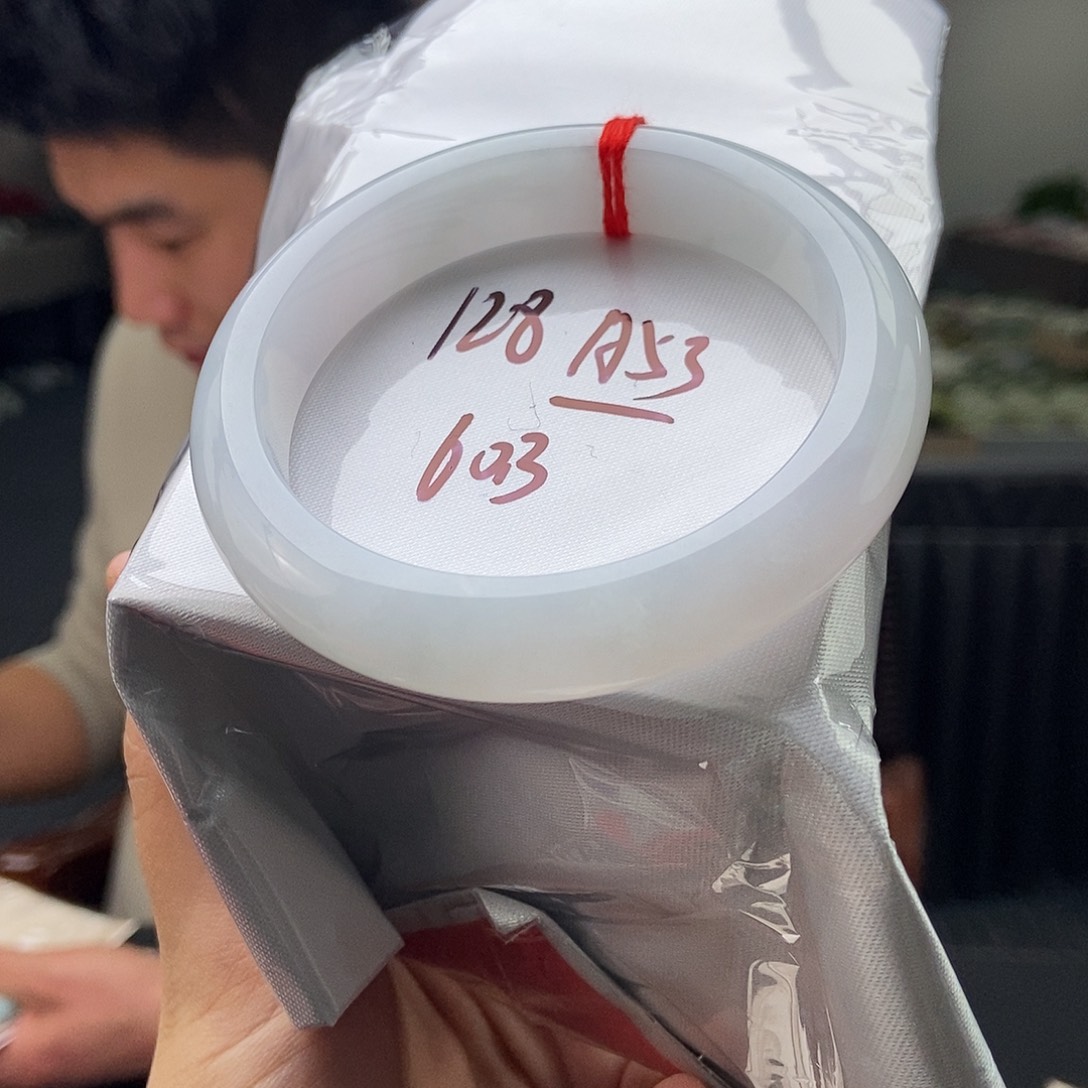 翡翠手镯未镶嵌拍一发一