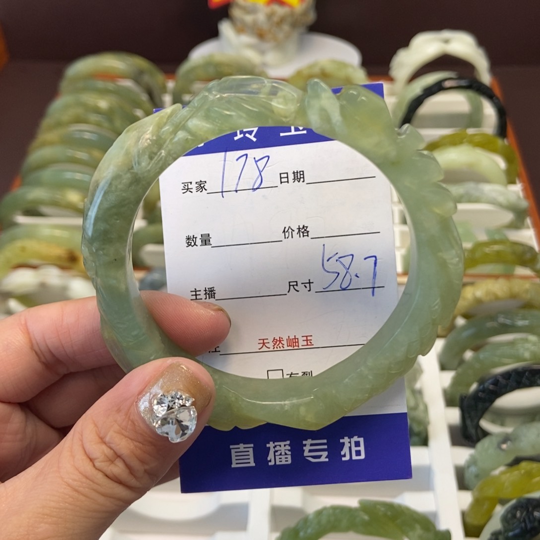 蛇纹石玉手镯未镶嵌