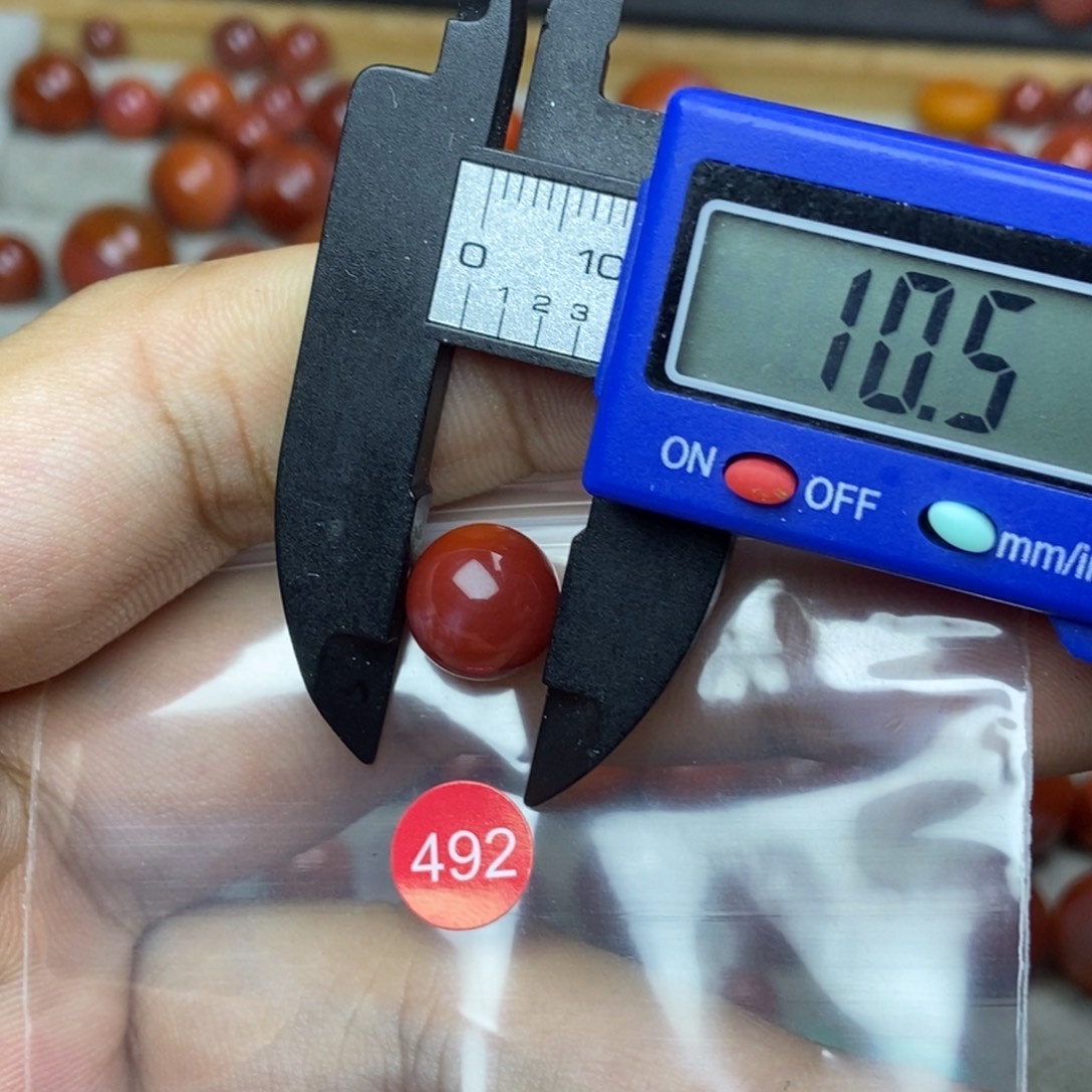 南红玛瑙未镶嵌有瑕疵