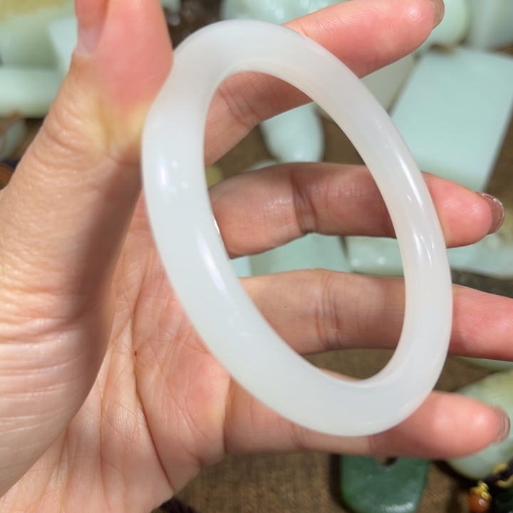 石英质玉未镶嵌颈饰