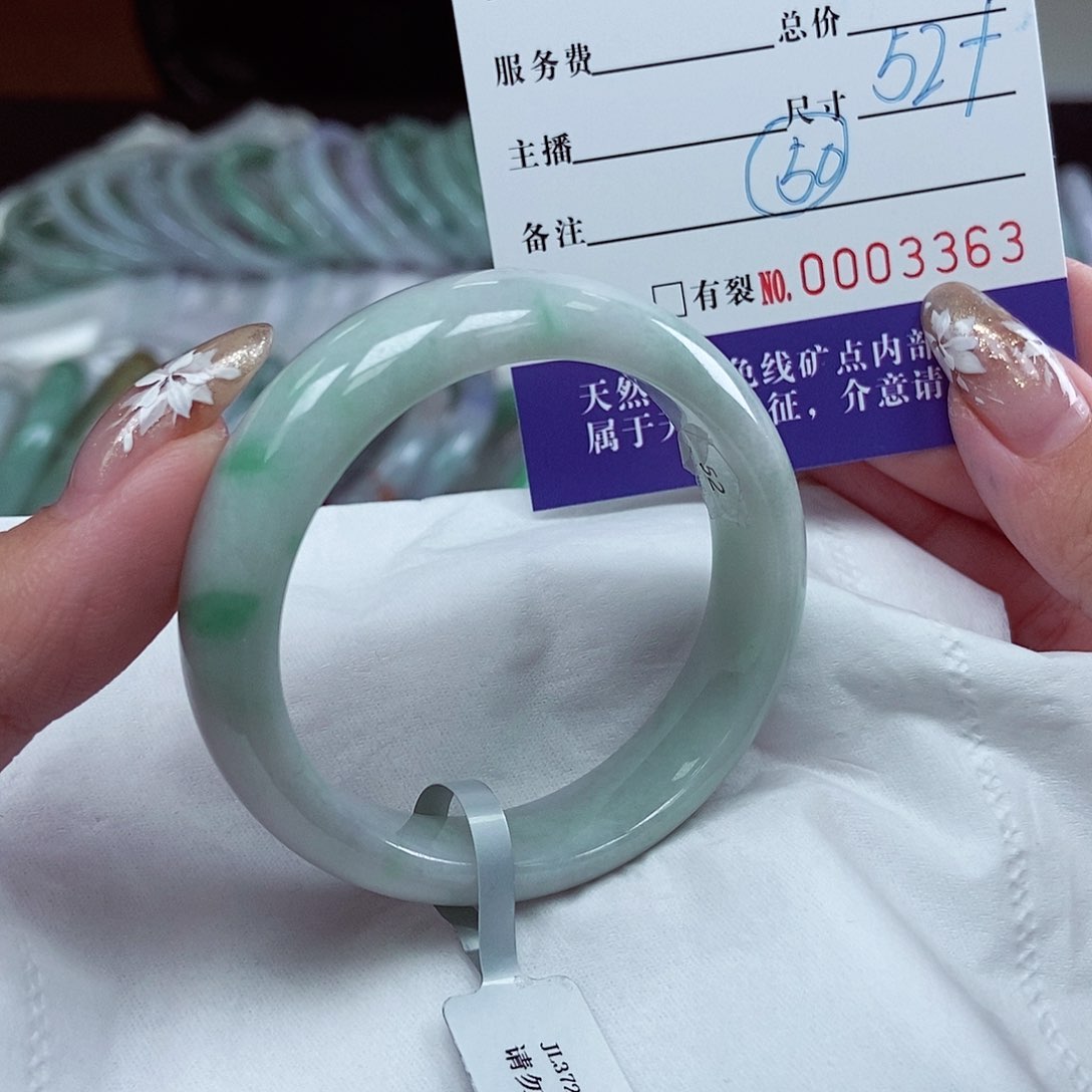 翡翠手镯未镶嵌52贵