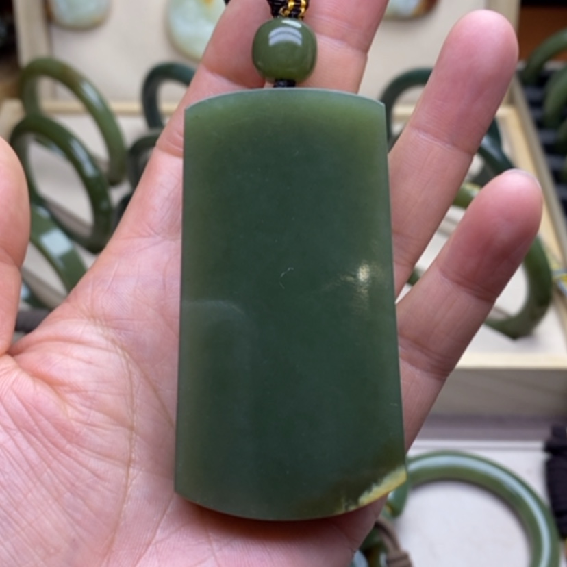 【闪购商品】透闪石质玉挂件未镶嵌