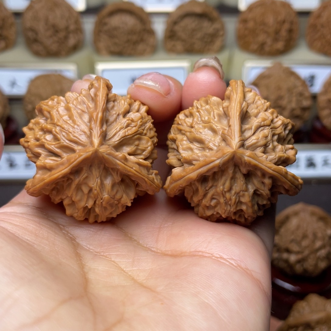 文玩核桃把件盘山三棱