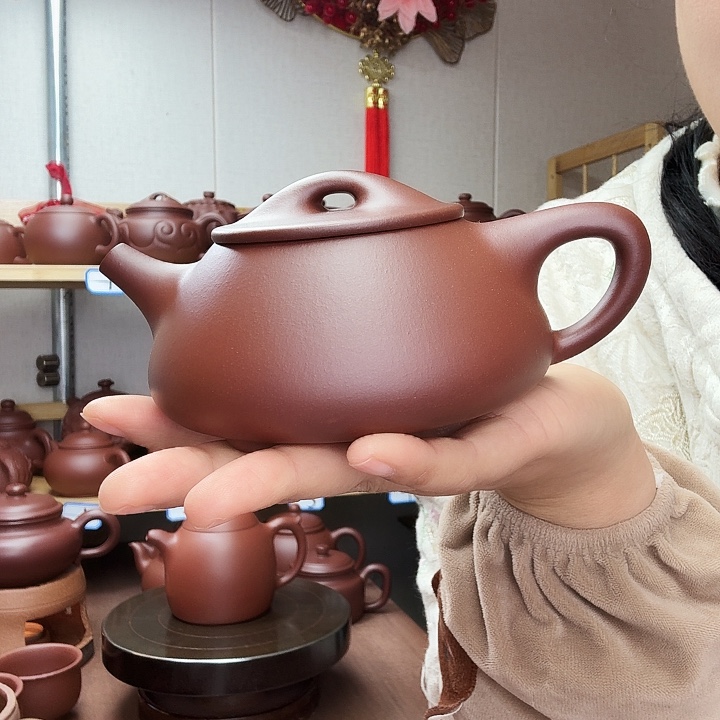 臨***風紫砂茶壶景舟石瓢半手微瑕300毫升，底槽清