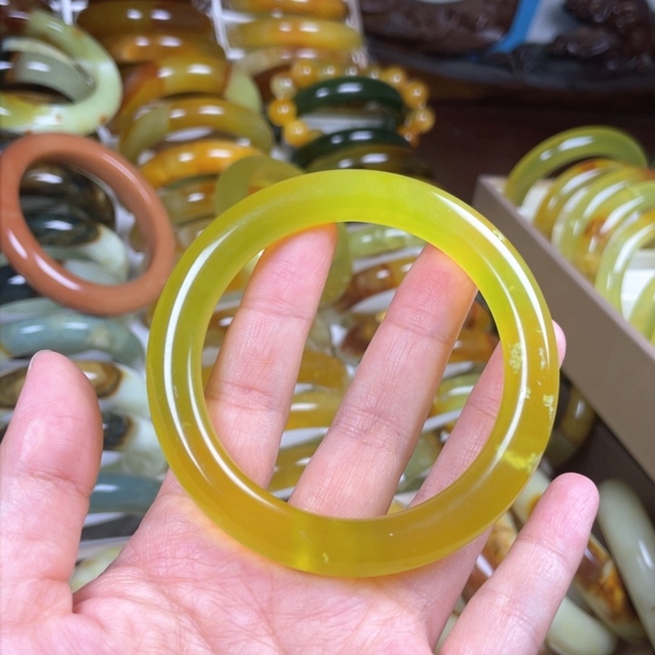 蛇纹石玉手镯未镶嵌A***昵