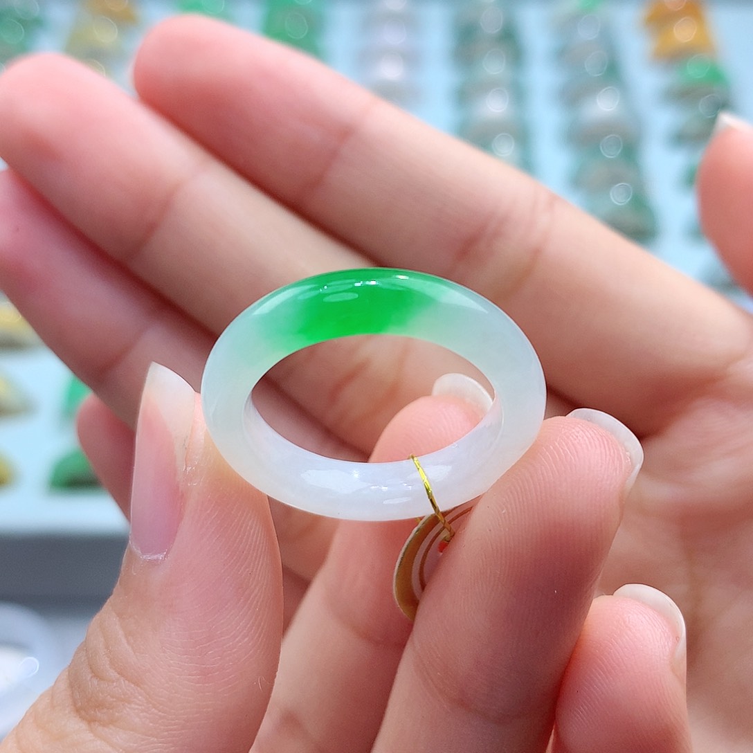 翡翠戒指未镶嵌17圈