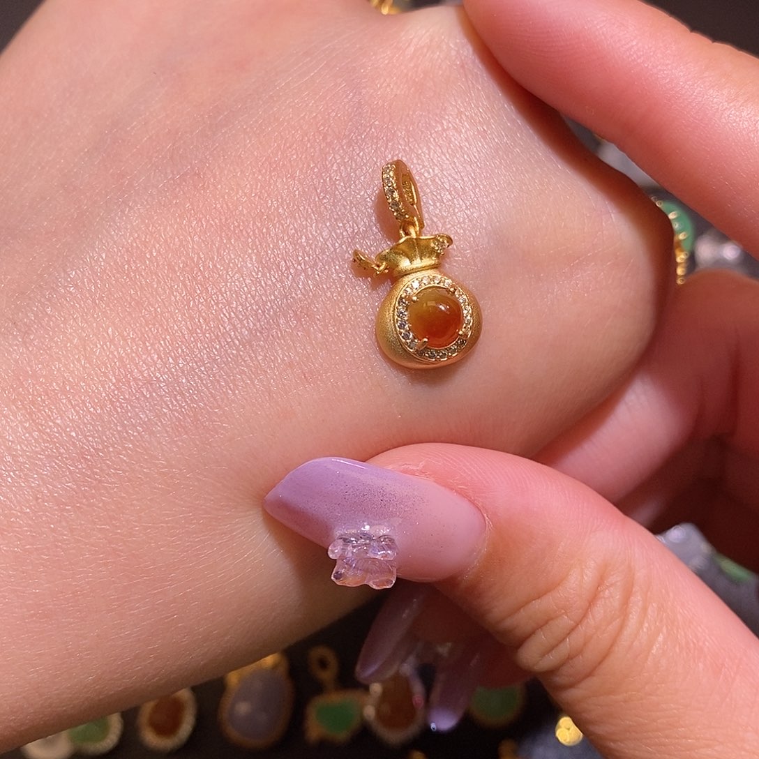 帕***尼翡翠银S925镶嵌颈饰