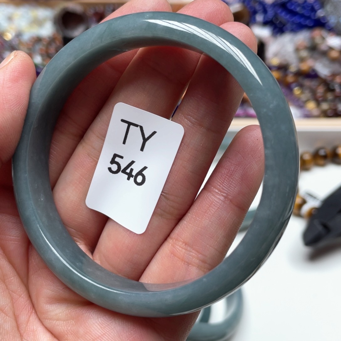 翡翠手镯未镶嵌手镯