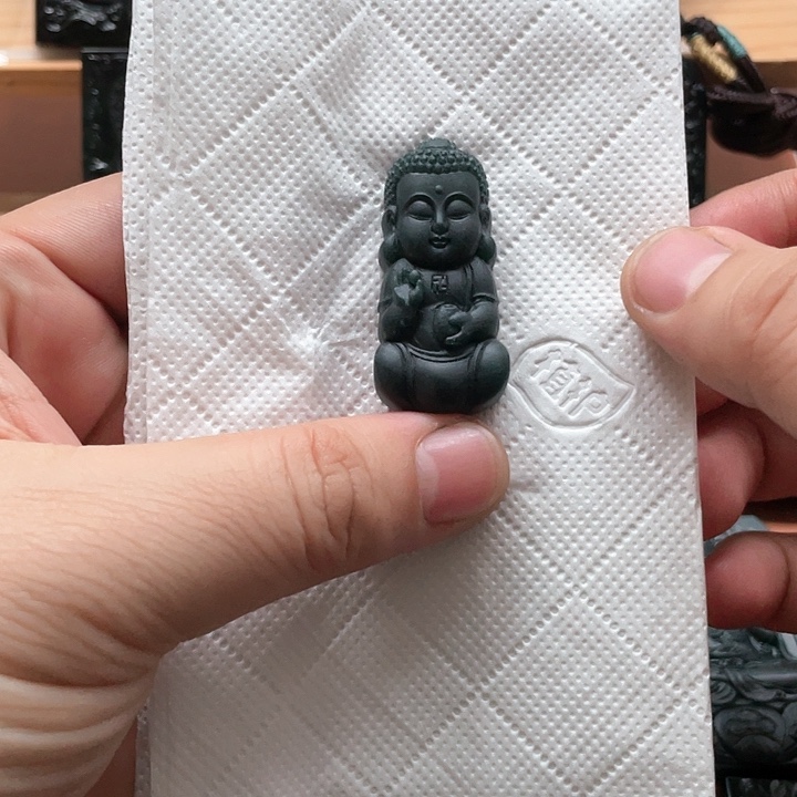 翡翠未镶嵌颈饰宝宝阿弥