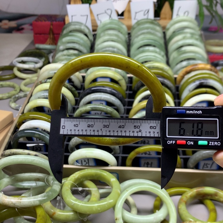 未镶嵌蛇纹石玉手镯142