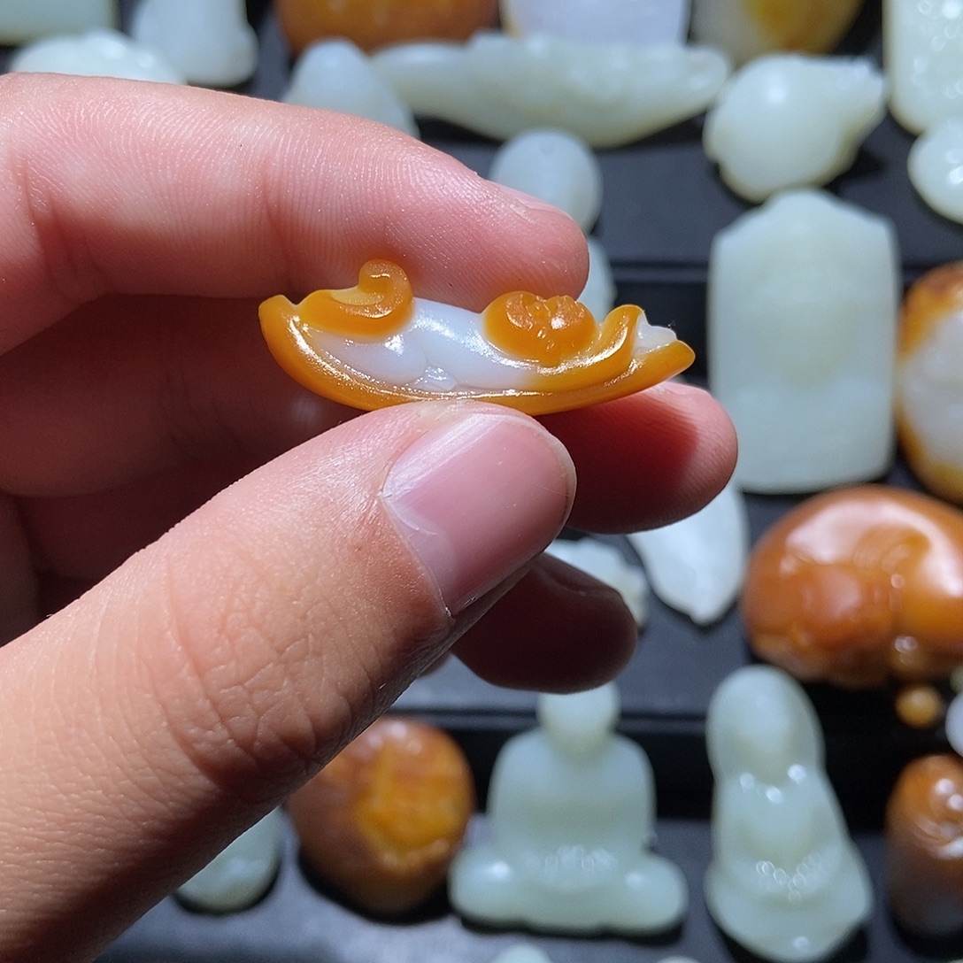 可***你和田玉未镶嵌颈饰