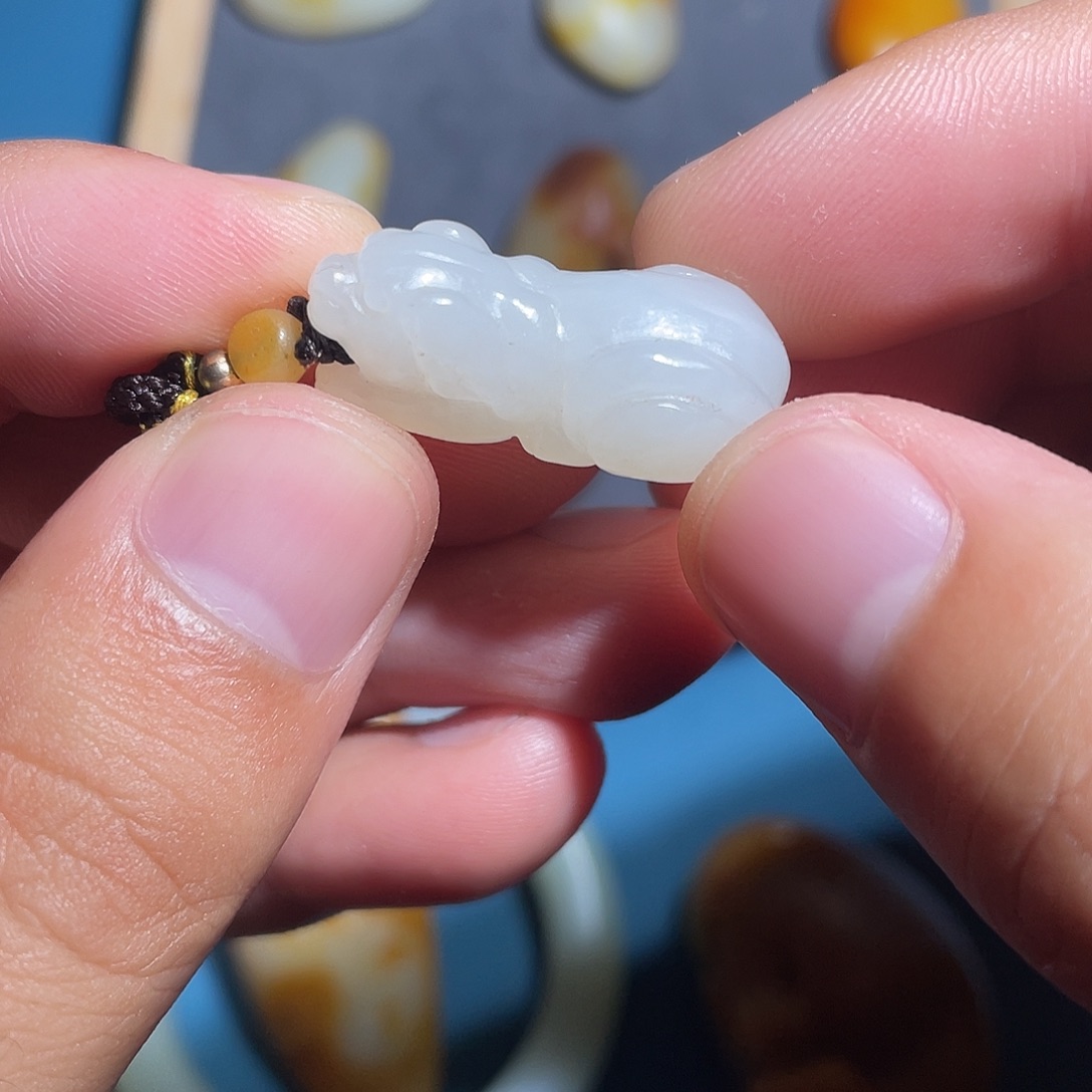 和田玉未镶嵌车挂