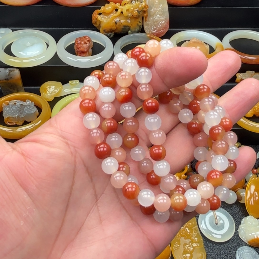 石英质玉（黄龙玉）未镶嵌颈饰