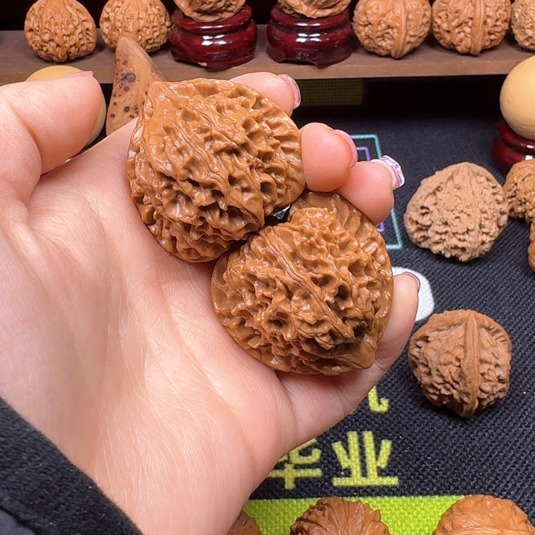 文玩核桃吊坠40龙鳞纹