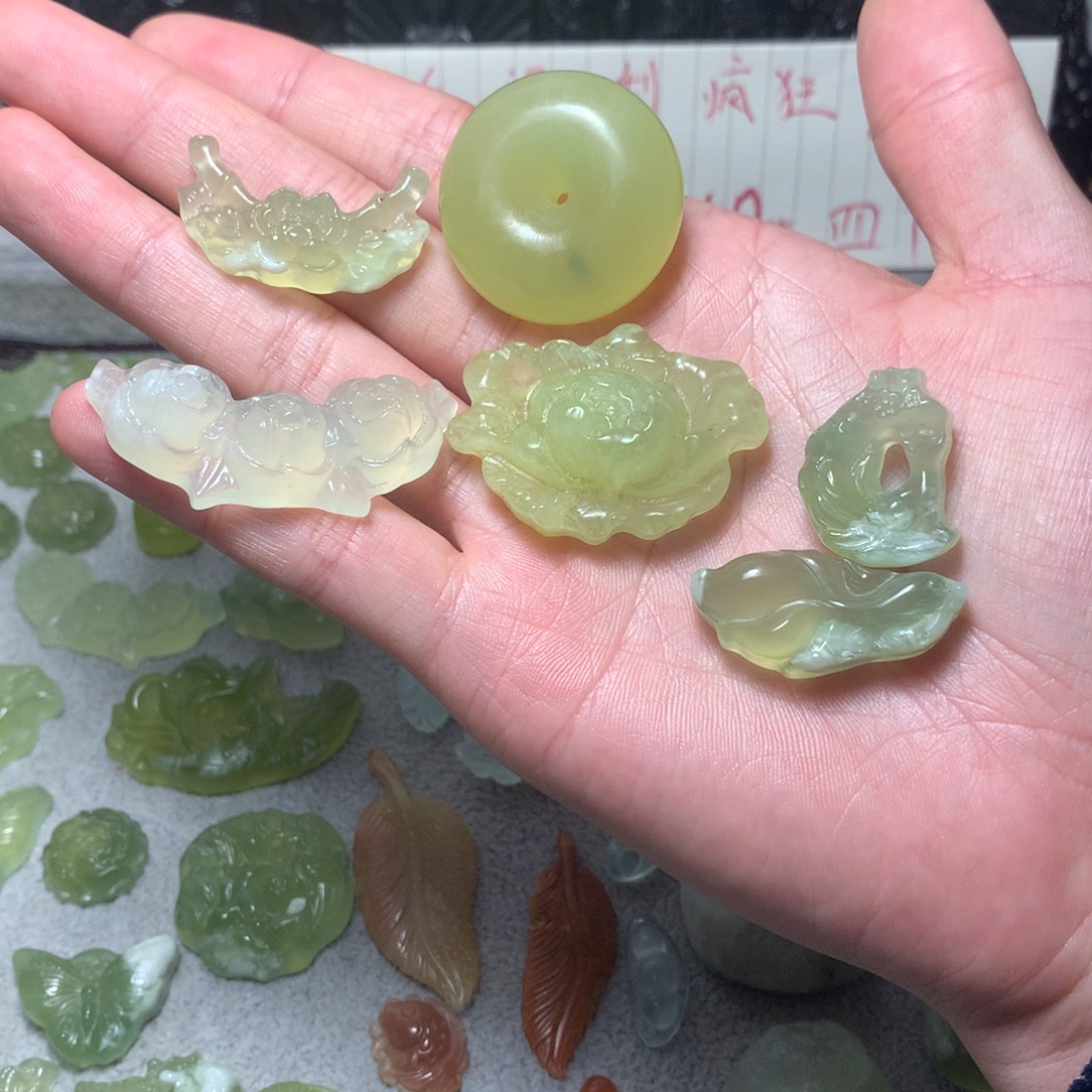 蛇纹石玉合金颈饰