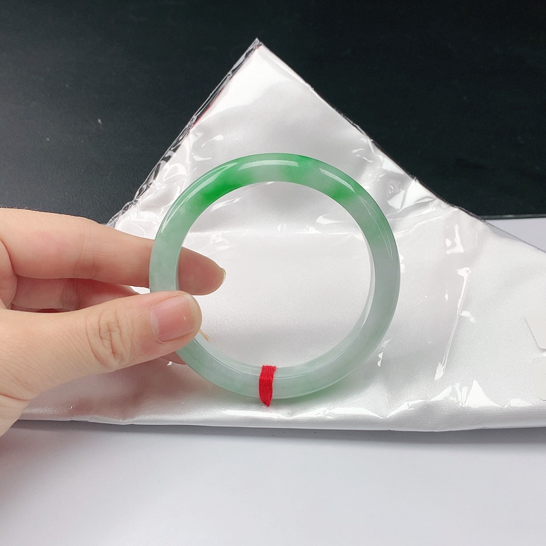 翡翠手镯未镶嵌翡翠179