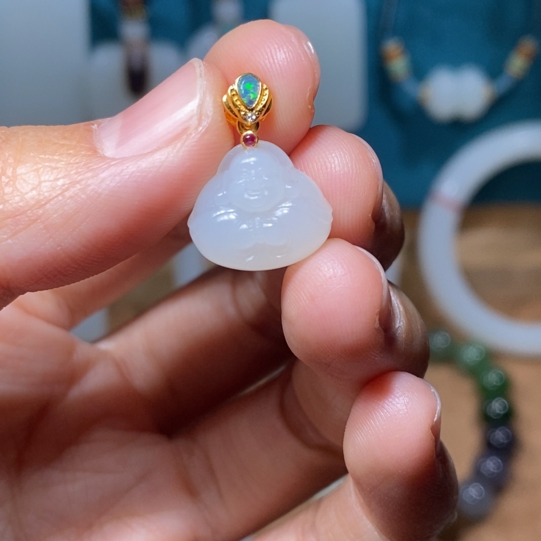 和田玉挂件18K金镶嵌