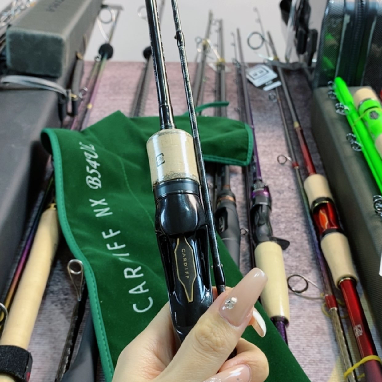 【闪购商品】2.4m碳素生**击两节路亚杆