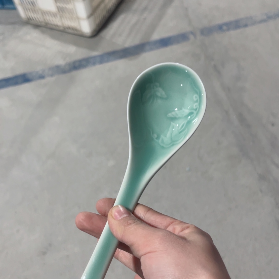 瓷片哈哈哈哈哈哈哈哈呼呼