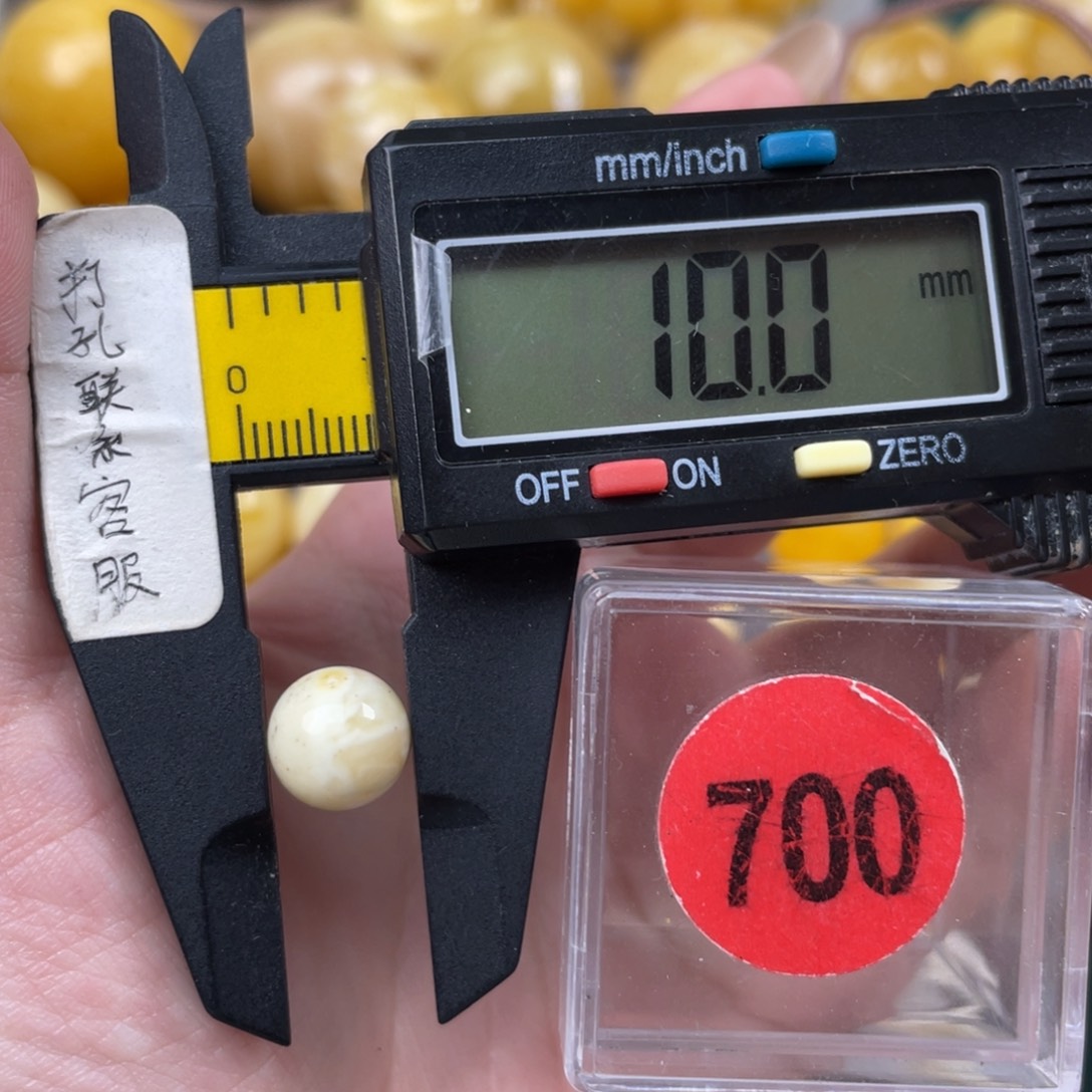 蜜蜡未镶嵌珠宝奇石
