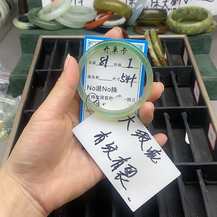 蛇纹石玉未镶嵌手镯