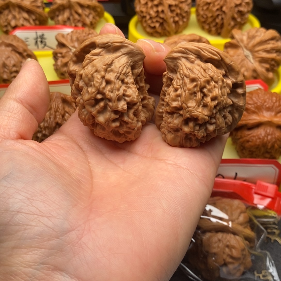 孤***影吊坠文玩核桃座山雕