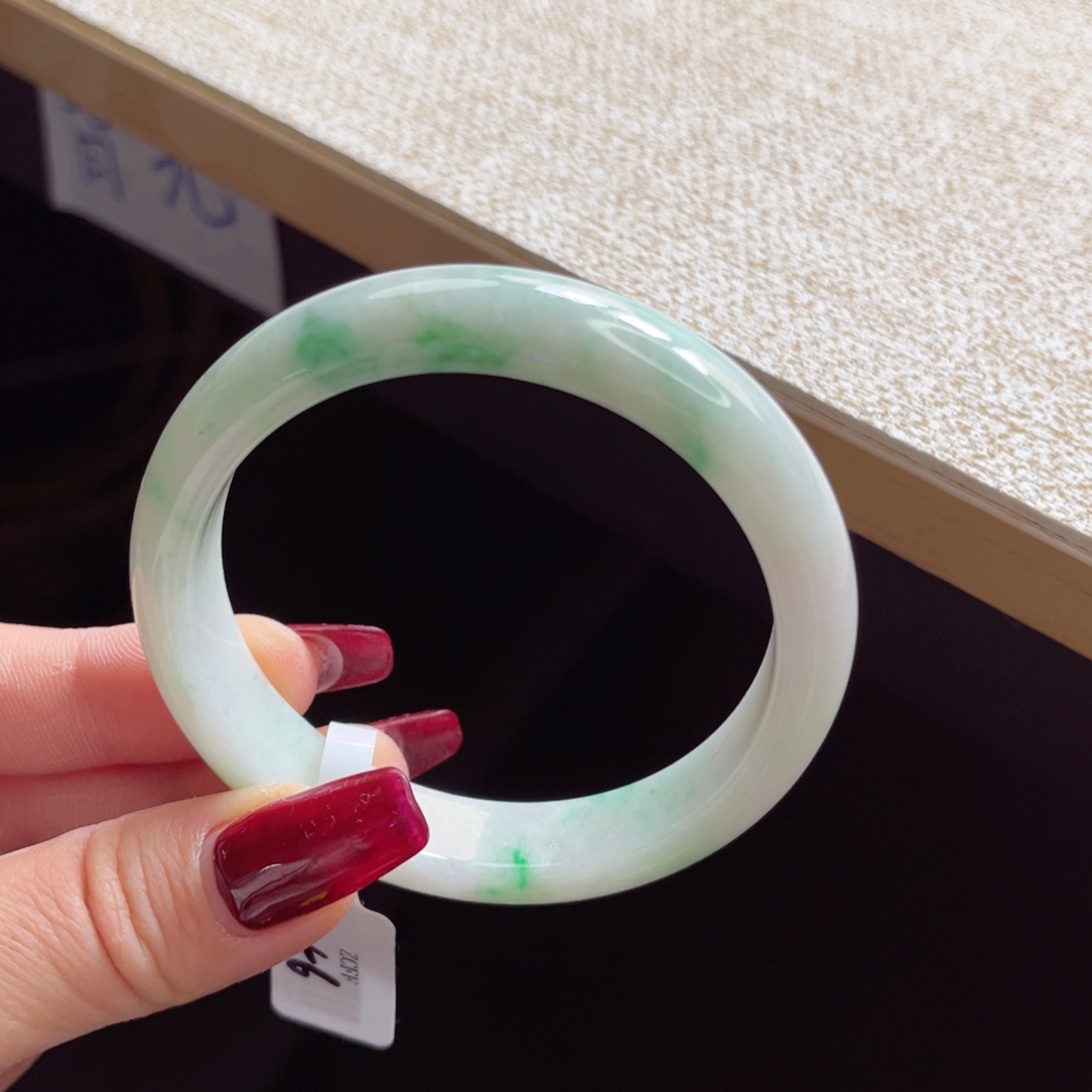 翡翠手镯未镶嵌手镯