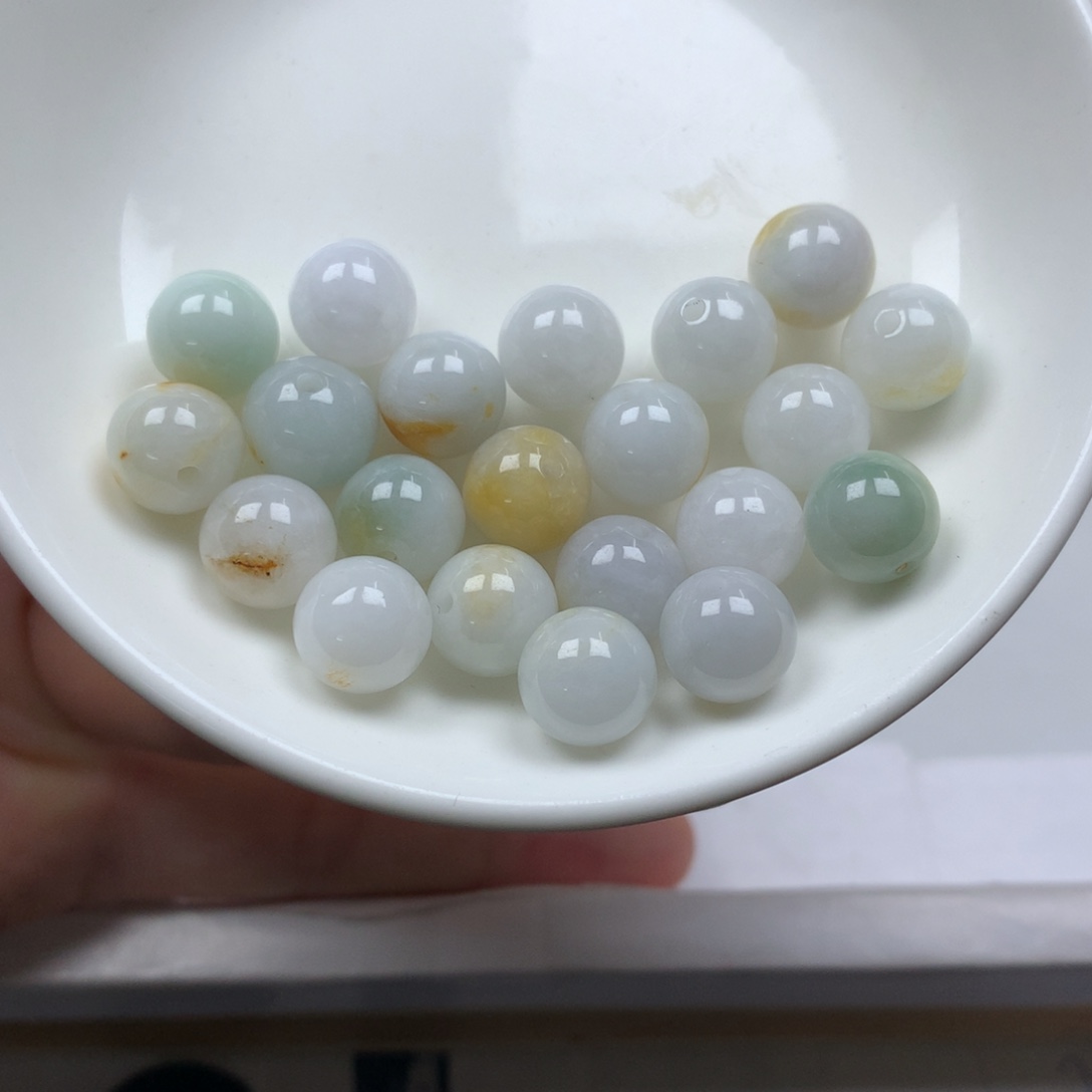 翡翠颈饰未镶嵌卡9➕。单圈。