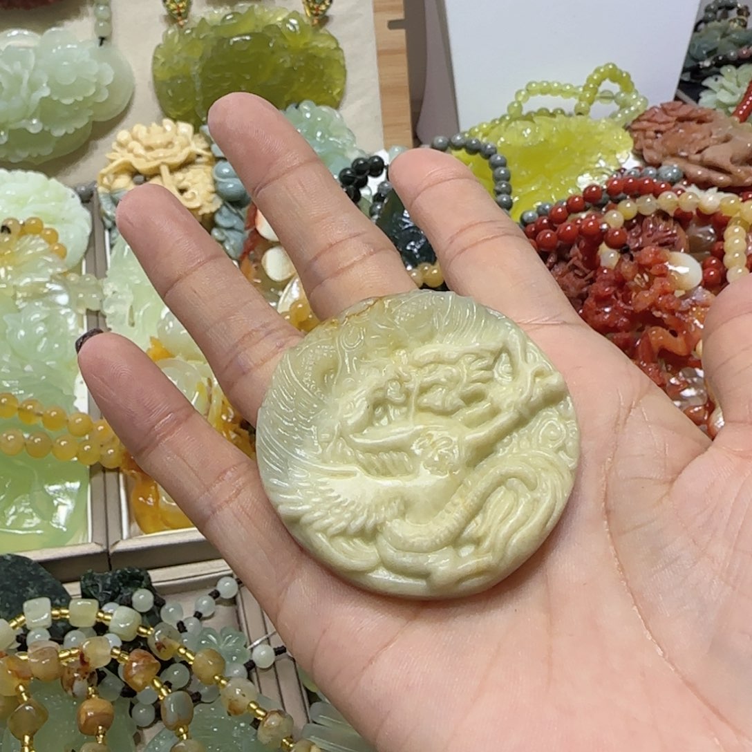 未镶嵌蛇纹石玉吊坠张*猪