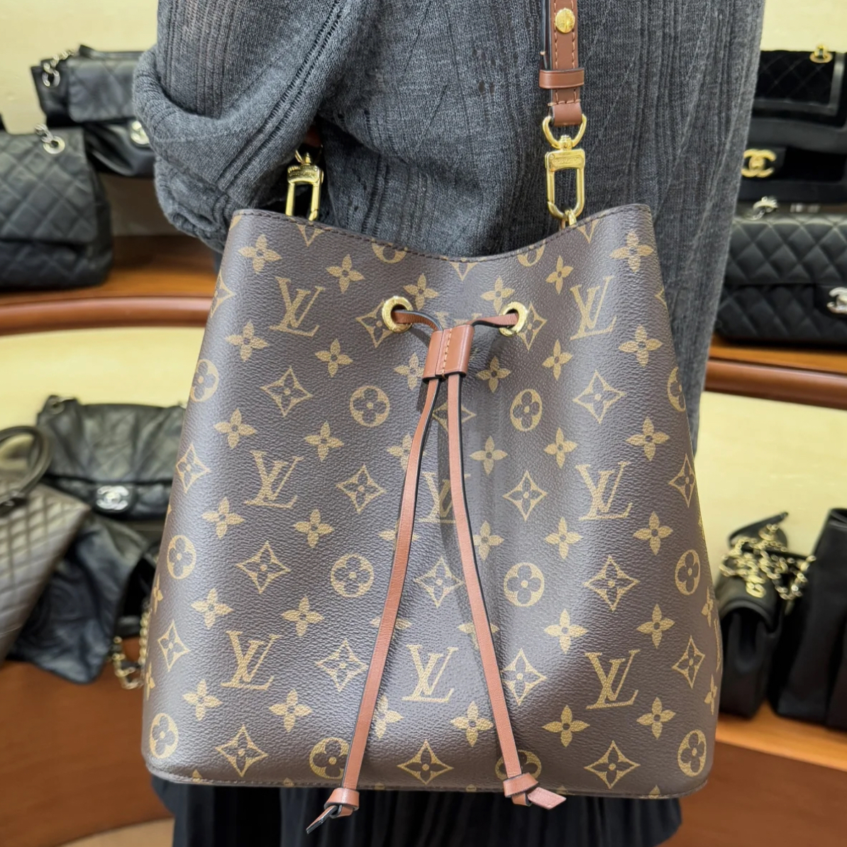 95新 LouisVuitton/路易威登 8958 Lv 焦糖棕老花水桶 芯片款