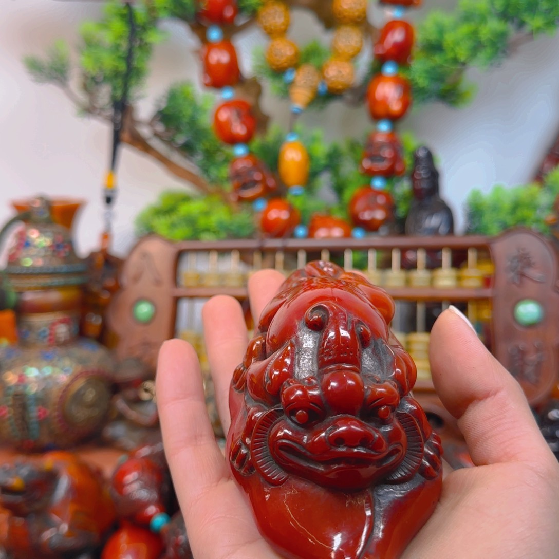 琥珀裸石未镶嵌貔貅