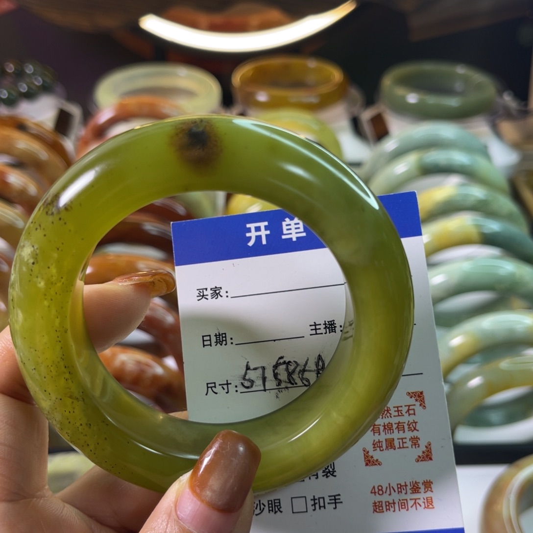 蛇纹石玉未镶嵌手镯