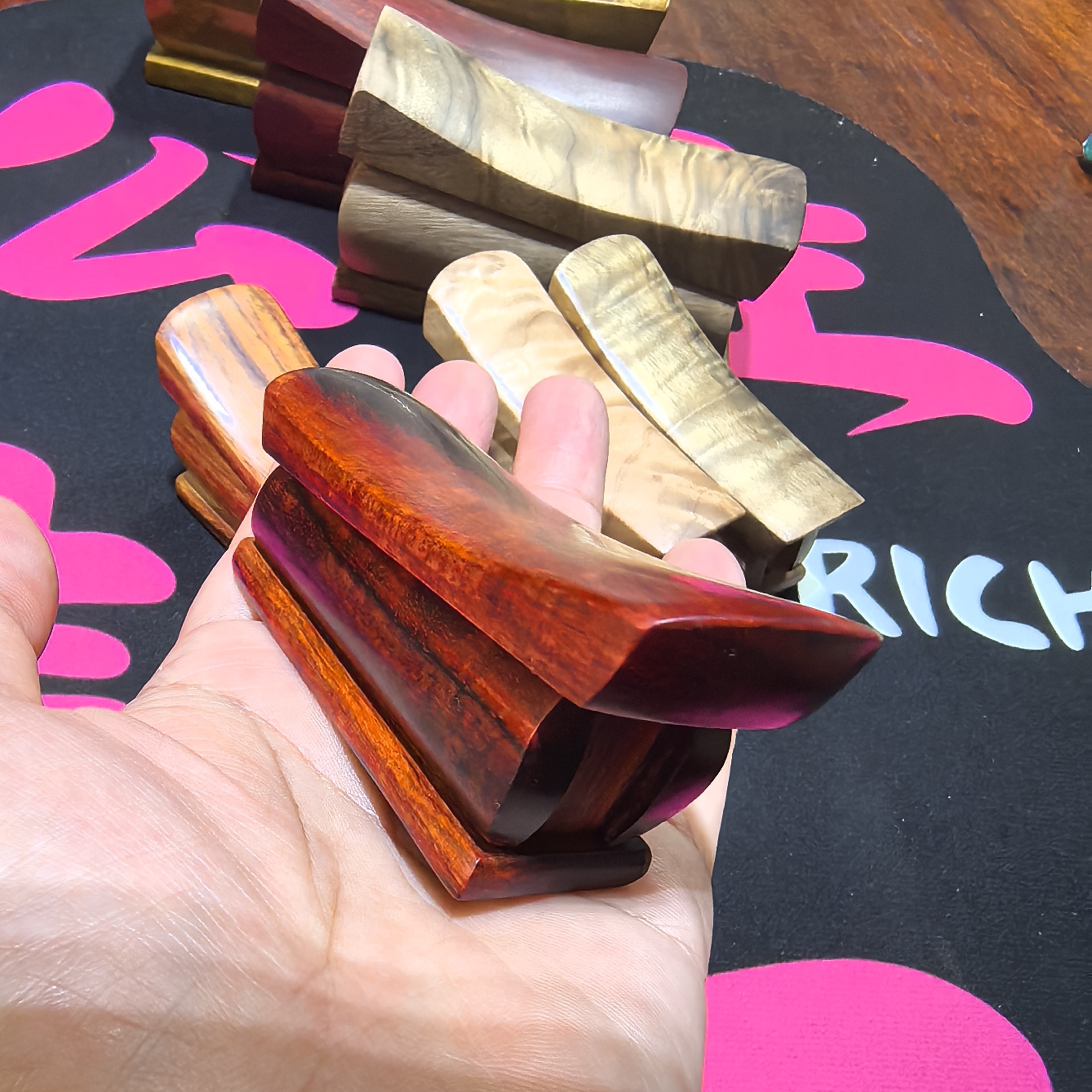 【升官发财】木质小棺材手把件 摆件 办公桌 玄关桌面 8厘米