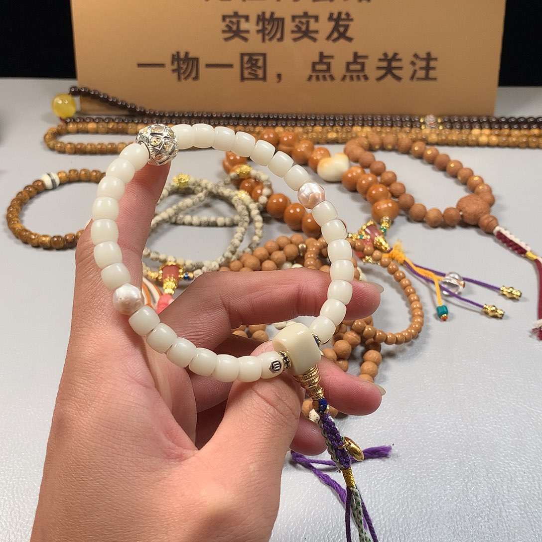 白玉菩提吊坠。。。。。。。。。。。