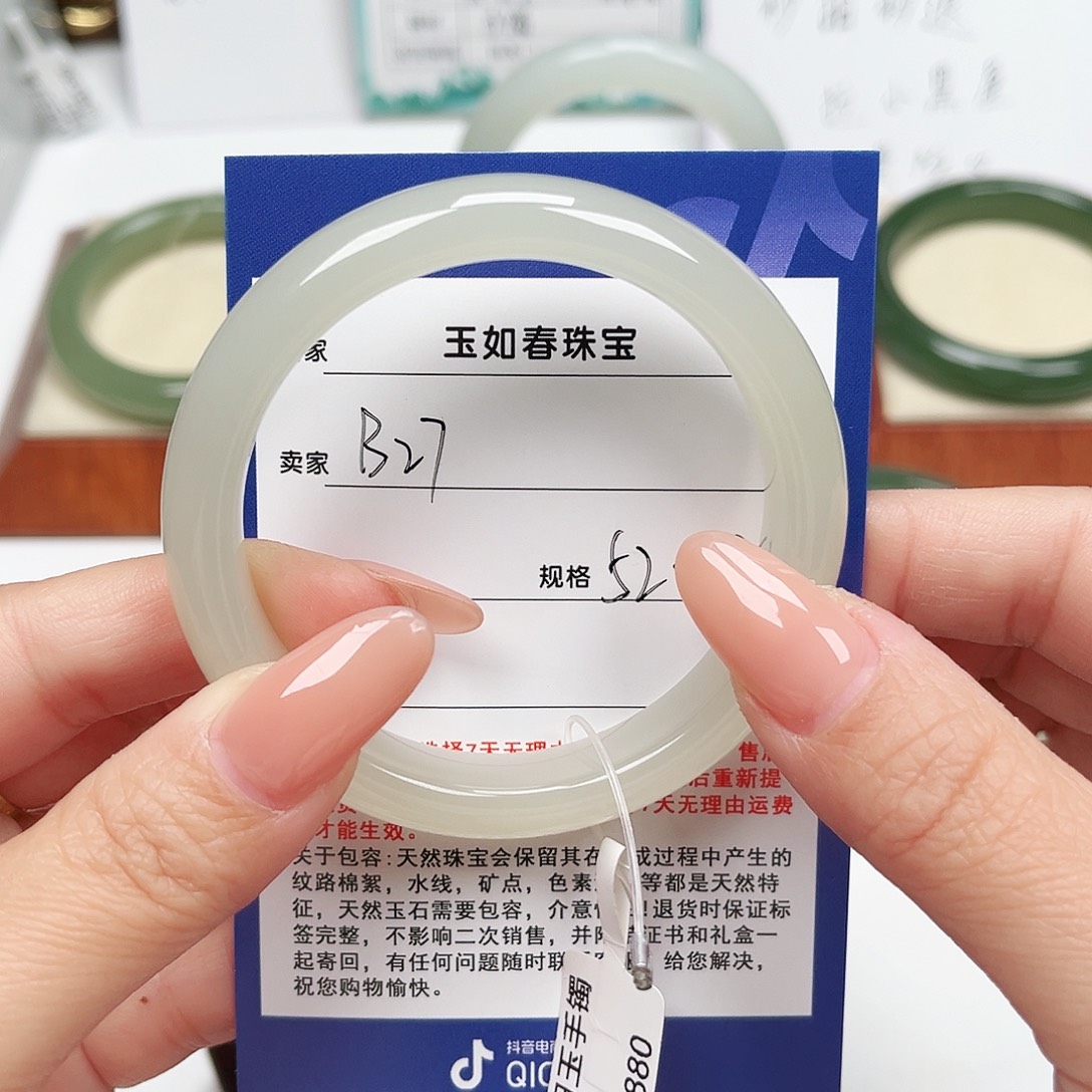 和田玉未镶嵌手镯