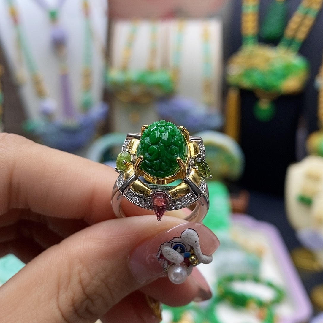 翡翠戒指未镶嵌天然