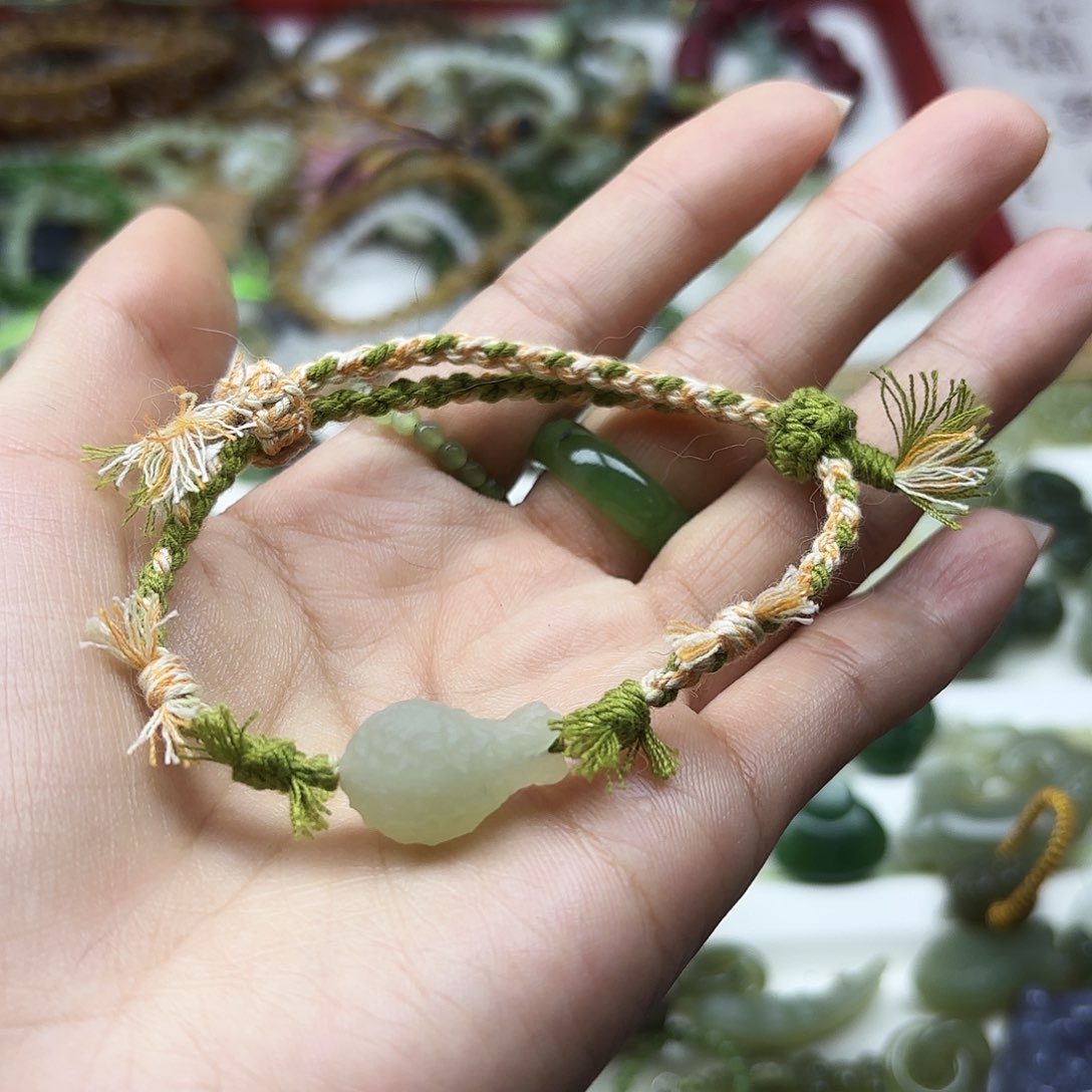 和田玉颈饰未镶嵌胖头鱼手牌